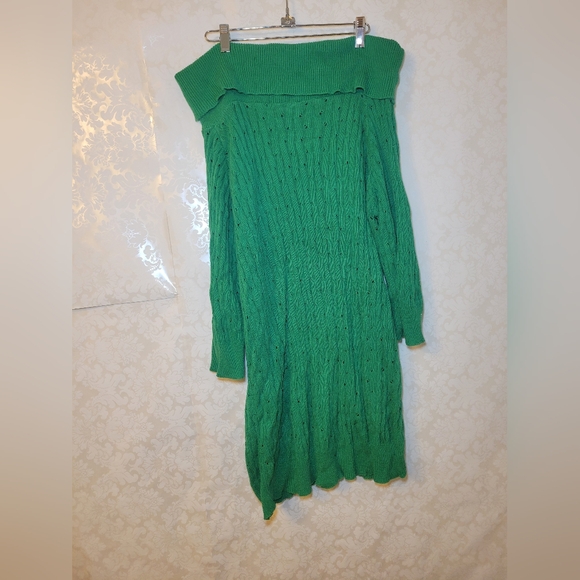 Chic Green Off-Shoulder Knit Dress - Picture 2 of 3